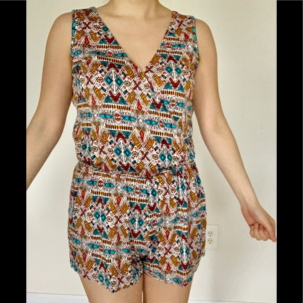 Forever 21 (ambiance) NWOT Aztec romper size S - Picture 7 of 8
